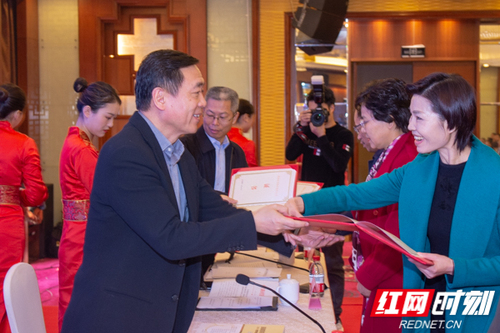 ead86b43-a598-4b4c-a3a3-b5e7135411f4