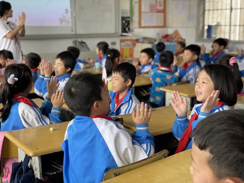 大学生党员带头讲 趣味党史进小学生课堂2